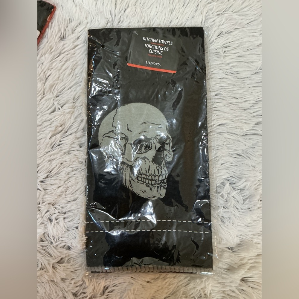 Home Essentials Halloween theme 2 pack of kitchen towels